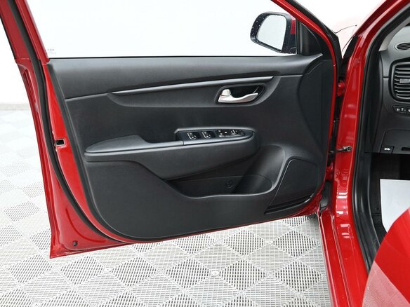 2021 Kia Rio IV Рестайлинг, красный, 1265000 рублей - вид 9