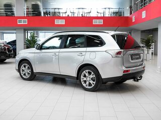 2013 Mitsubishi Outlander III, серебристый, 1200000 рублей, вид 4