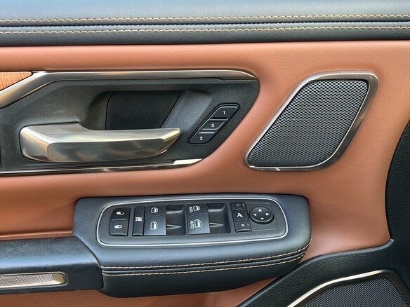 2023 Ram 1500 Quad Cab V, чёрный, 8400000 рублей - вид 20