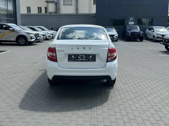 2026 Lada (ВАЗ) Granta I Рестайлинг, белый, 1089000 рублей - вид 5