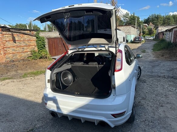 2011 Ford Focus II Рестайлинг, белый, 700000 рублей - вид 4