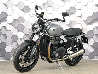 2025 Triumph Speed Twin, серебристый, 1599000 рублей, вид 2