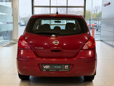 2010 Nissan Tiida I Рестайлинг, красный, 817000 рублей, вид 5