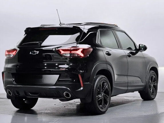 2022 Chevrolet TrailBlazer III, чёрный, 1930000 рублей - вид 2