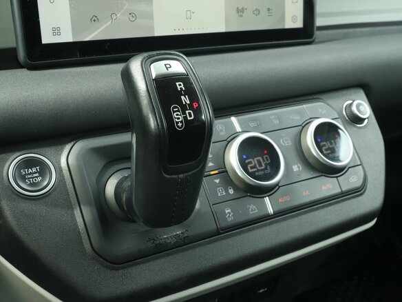 2020 Land Rover Defender 110 II, белый, 3790000 рублей - вид 11