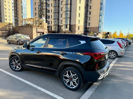 2021 Kia Seltos I, чёрный, 2250000 рублей, вид 3