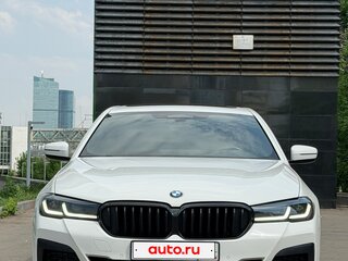 2021 BMW 5 серии 530i xDrive VII (G30/G31/G38) Рестайлинг, белый, 4650000 рублей, вид 2