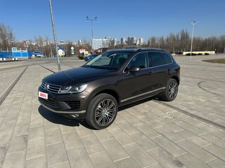 2015 Volkswagen Touareg II Рестайлинг, коричневый, 2770000 рублей, вид 1