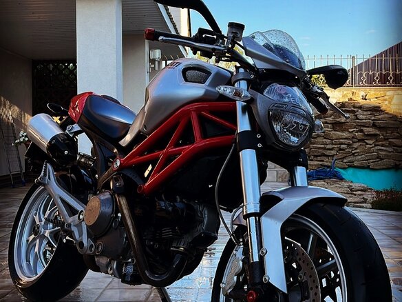 2009 Ducati Monster 1100, серый, 750000 рублей - вид 7