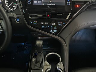 2021 Toyota Camry VIII (XV70) Рестайлинг, белый, 3680000 рублей, вид 5