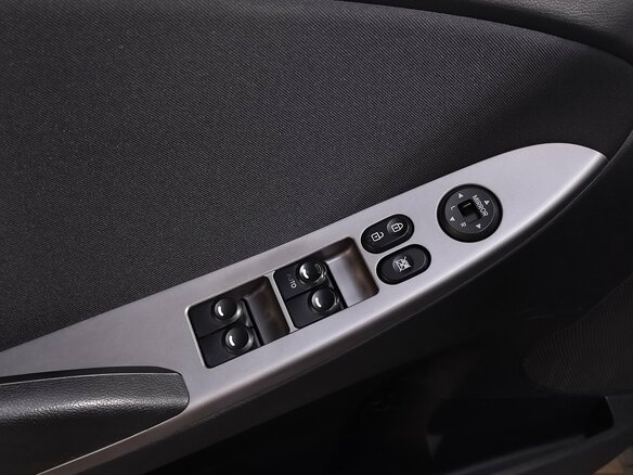 2014 Hyundai Solaris I Рестайлинг, чёрный, 530000 рублей - вид 13