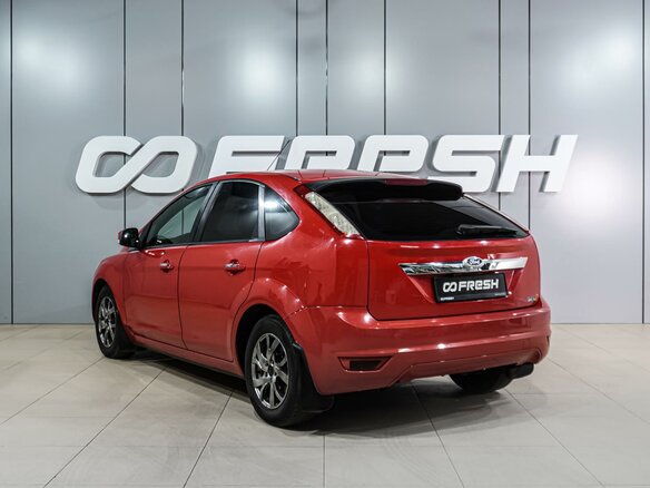 2010 Ford Focus II Рестайлинг, красный - вид 1