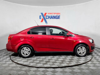 2013 Chevrolet Aveo II, красный, 429000 рублей, вид 3