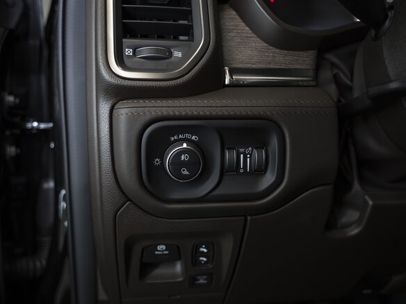 2026 Ram 1500 Crew Cab eTorque V Рестайлинг, чёрный, 12019113 рублей - вид 6