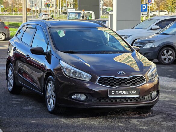 2013 Kia Ceed II, коричневый, 930000 рублей - вид 2