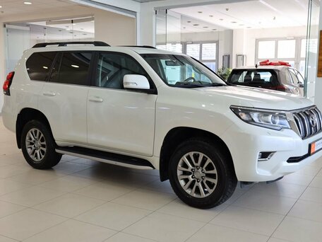 2020 Toyota Land Cruiser Prado 150 Series Рестайлинг 2, белый, 5999000 рублей, вид 4