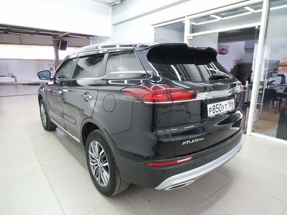 2021 Geely Atlas Pro, чёрный, 2000000 рублей - вид 4