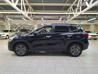 2023 Kia Seltos I Рестайлинг, чёрный, 2300000 рублей, вид 4