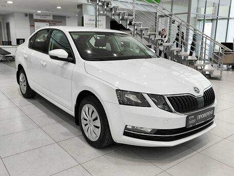 2017 Skoda Octavia III (A7) Рестайлинг, белый, 1620000 рублей, вид 3