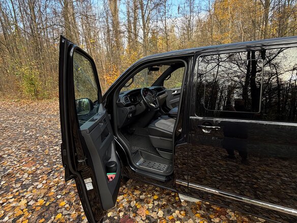 2023 Volkswagen Multivan T6 Рестайлинг, чёрный, 10000000 рублей - вид 6