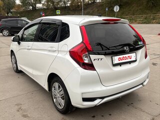 2018 Honda Fit III Рестайлинг, белый, 999000 рублей, вид 3