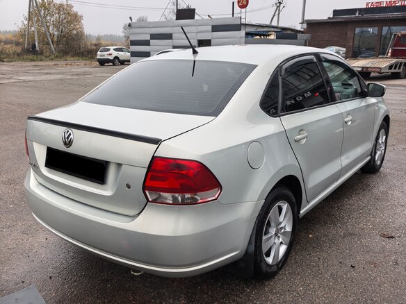 2013 Volkswagen Polo V, серебристый, 630000 рублей - вид 4