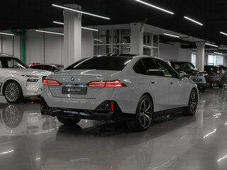 2026 BMW 5 серии 530i xDrive VIII (G60/G61/G68), серый, 10100000 рублей, вид 5