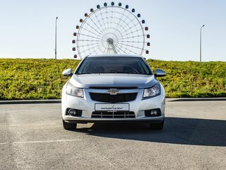 2012 Chevrolet Cruze I Рестайлинг, серебристый, 700000 рублей, вид 3
