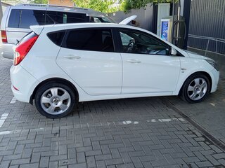 2015 Hyundai Solaris I Рестайлинг, белый, 1100000 рублей, вид 2