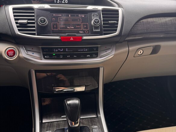 2013 Honda Accord IX, белый, 1500000 рублей - вид 13