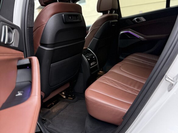 2021 BMW X6 40d III (G06), белый, 6200000 рублей - вид 38