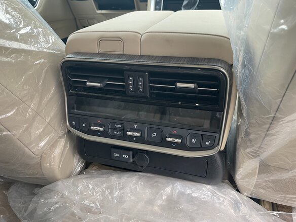 2023 Toyota Land Cruiser 300 Series, чёрный, 14300000 рублей - вид 14