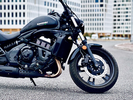 2021 Kawasaki EN650 Vulcan S, чёрный, 880000 рублей, вид 1