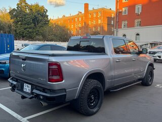 2021 Ram 1500 Quad Cab V, серый, 5700000 рублей, вид 4