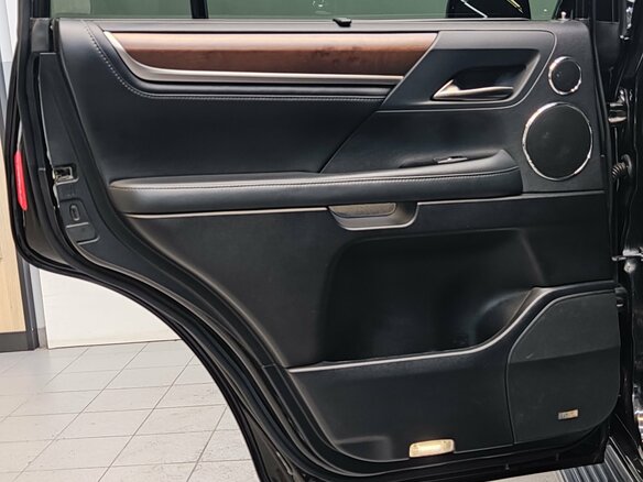 2017 Lexus LX 570 III Рестайлинг 2, чёрный, 8300000 рублей - вид 36