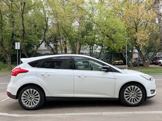 2017 Ford Focus III Рестайлинг, белый, 1300000 рублей, вид 4