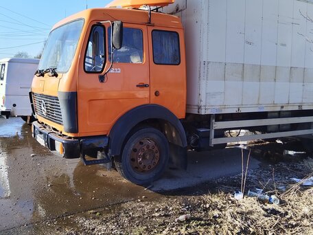 1977 Mercedes-Benz Фургон (4х2), оранжевый, 600000 рублей, вид 1