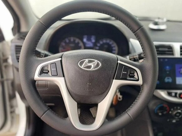 2015 Hyundai Solaris I Рестайлинг, белый, 620000 рублей - вид 7