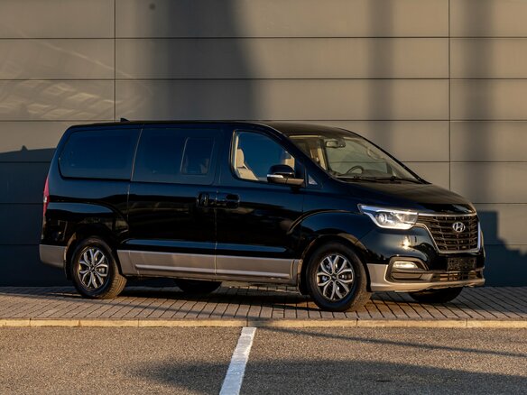 2018 Hyundai H-1 II Рестайлинг 2, чёрный, 2595000 рублей - вид 2
