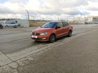 2017 Volkswagen Polo V Рестайлинг, красный, 950000 рублей, вид 1