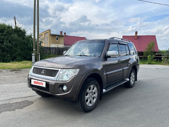 2011 Mitsubishi Pajero IV Рестайлинг 1, коричневый, 2000000 рублей