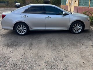 2013 Toyota Camry Japan Market VII (XV50), серебристый, 1580000 рублей, вид 2