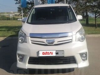 2011 Toyota Noah II (R70), белый, 1530000 рублей, вид 2