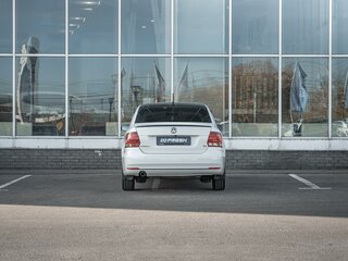 2018 Volkswagen Polo V Рестайлинг, белый, 999000 рублей, вид 4