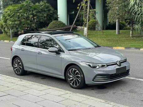 2022 Volkswagen Golf VIII, серый, 1680000 рублей, вид 4