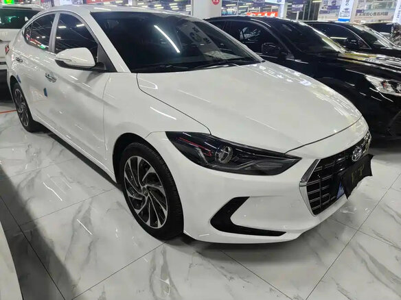 2021 Hyundai Elantra VI (AD) Рестайлинг, белый - вид 2