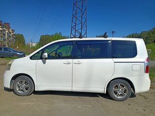 2008 Toyota Noah II (R70), белый, 1680000 рублей, вид 3