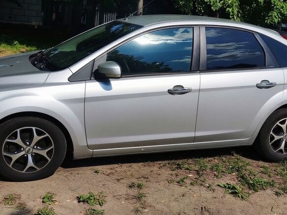 2011 Ford Focus II Рестайлинг, серебристый, 360000 рублей - вид 2
