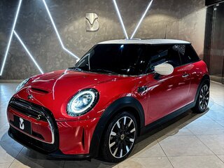2023 Mini Hatch Cooper III (F55/F56) Рестайлинг 2, красный, 3450200 рублей, вид 1
