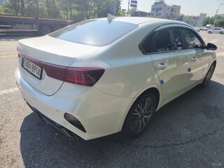 2023 Kia K3 II Рестайлинг, белый, 1400000 рублей, вид 4